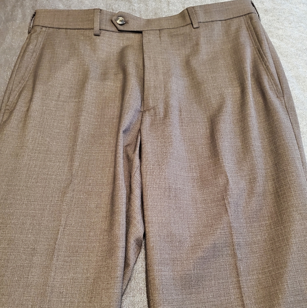 Roundtree travelsmart no iron 34x30 dress pants